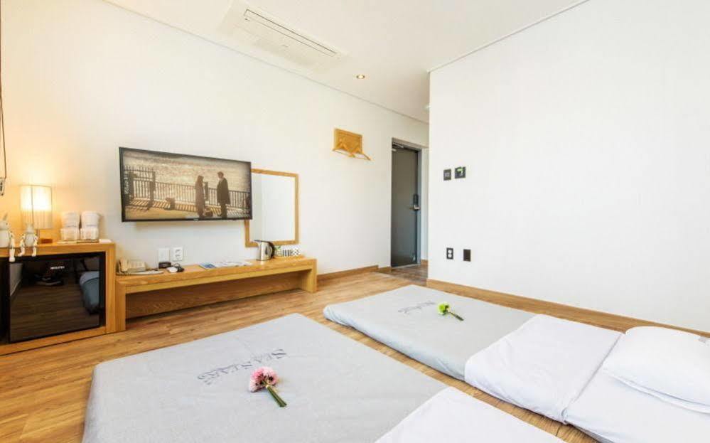 Sea Star Hostel Yeosu Eksteriør billede